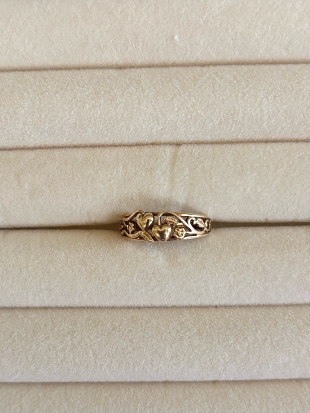 Gold Heart Vine Band Ring - Women Jewelry